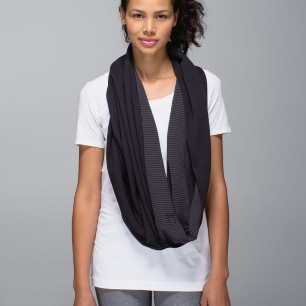 lululemon athletica Vinyasa Scarf - Black Soot